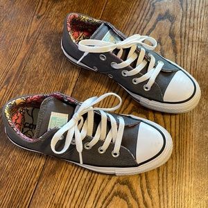 Converse Madison size 5 women’s grey with floral lining. Like new!